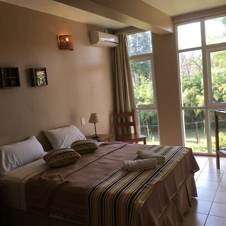 Tangoinn Club Iguazu Party Luxury Hostel ปูแอร์โตอีกวาซู ภายนอก รูปภาพ
