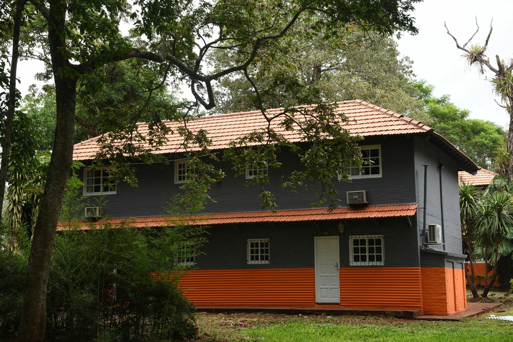 Tangoinn Club Iguazu Party Luxury Hostel ปูแอร์โตอีกวาซู ภายนอก รูปภาพ