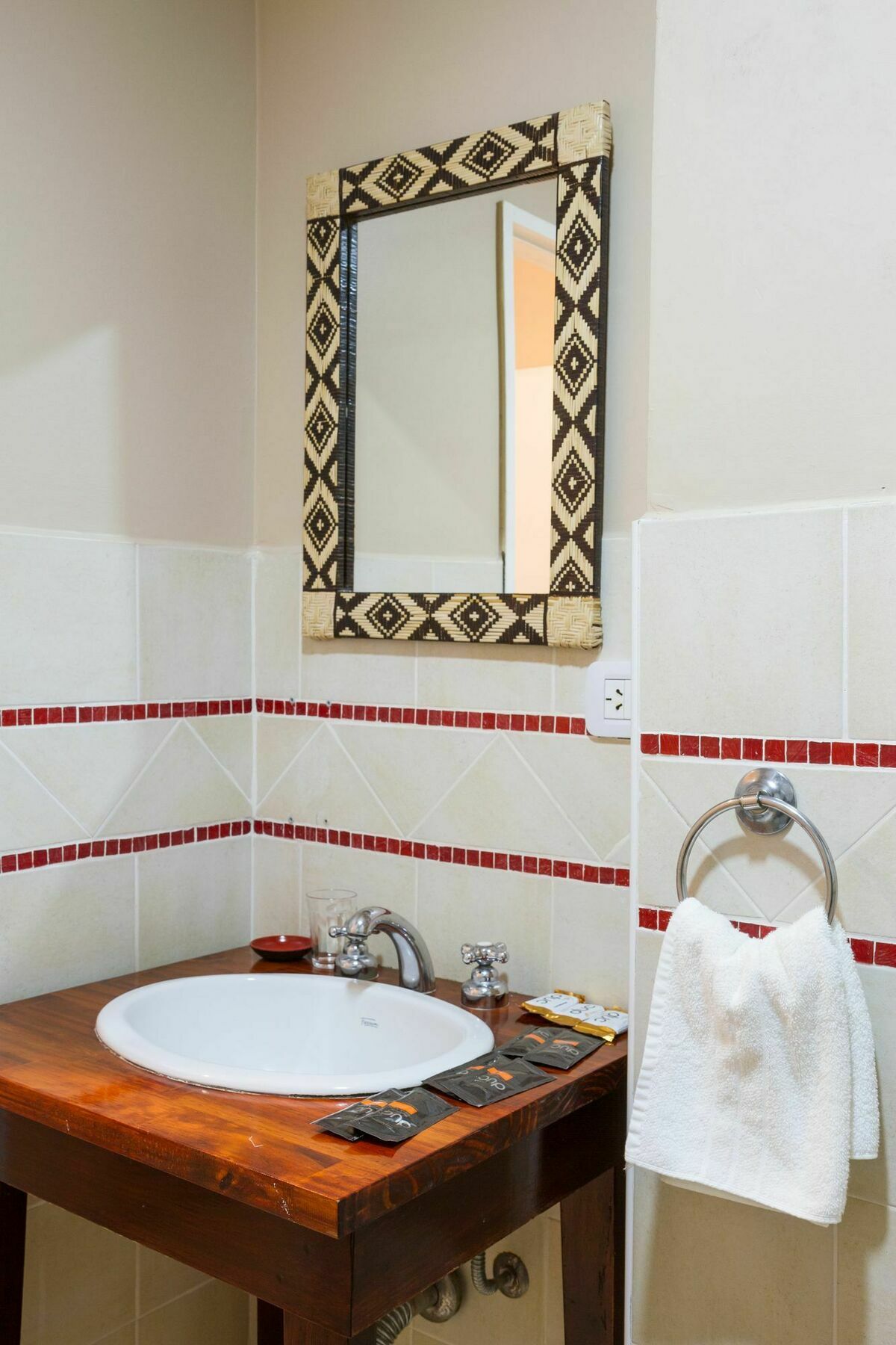 Tangoinn Club Iguazu Party Luxury Hostel ปูแอร์โตอีกวาซู ภายนอก รูปภาพ