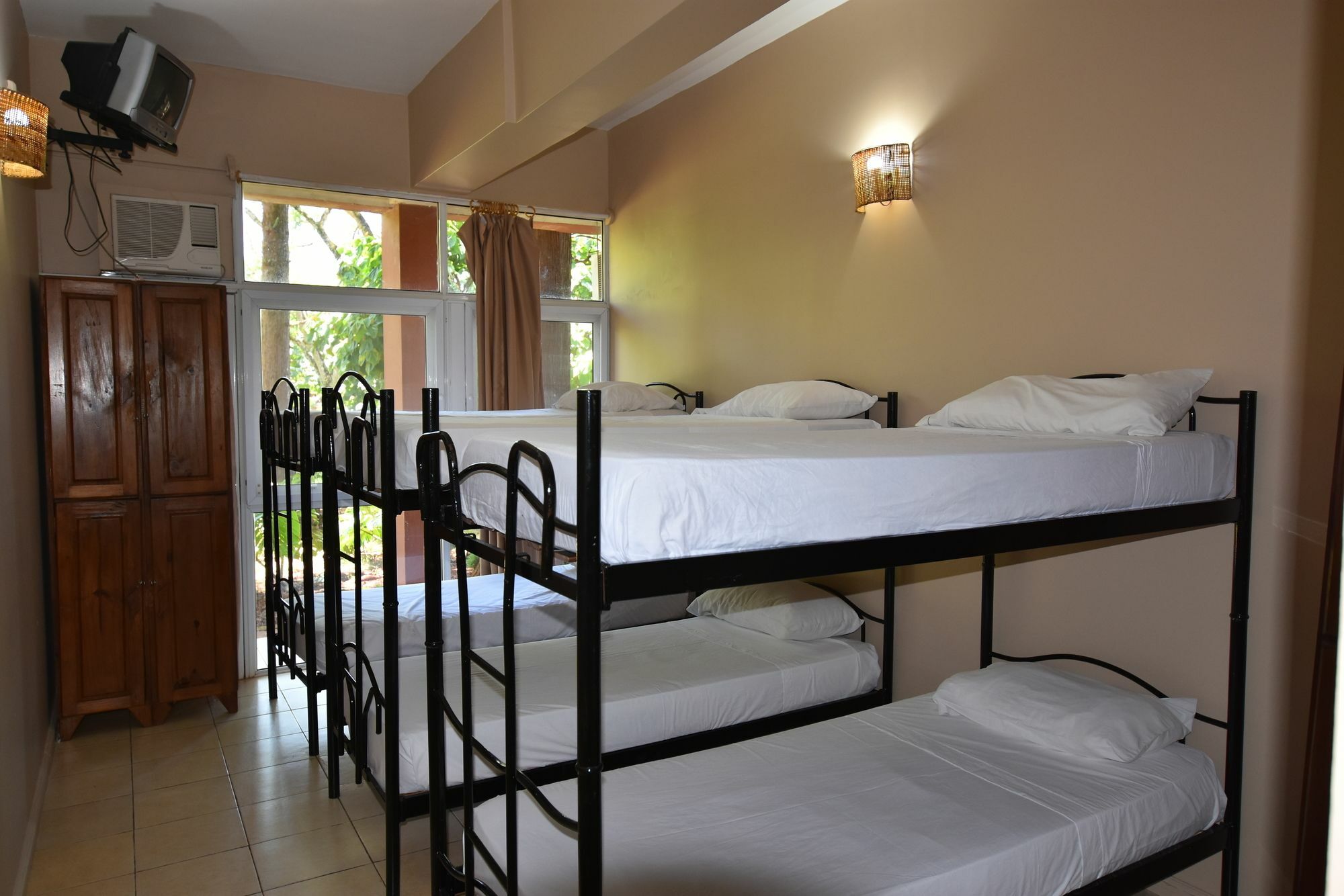 Tangoinn Club Iguazu Party Luxury Hostel ปูแอร์โตอีกวาซู ภายนอก รูปภาพ