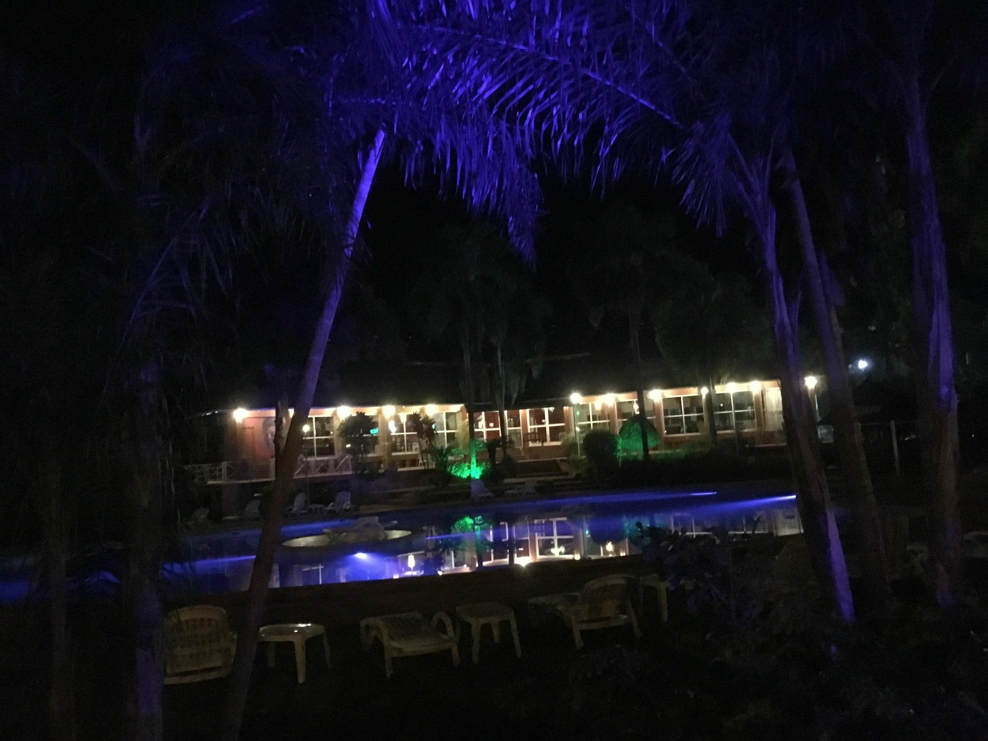 Tangoinn Club Iguazu Party Luxury Hostel ปูแอร์โตอีกวาซู ภายนอก รูปภาพ
