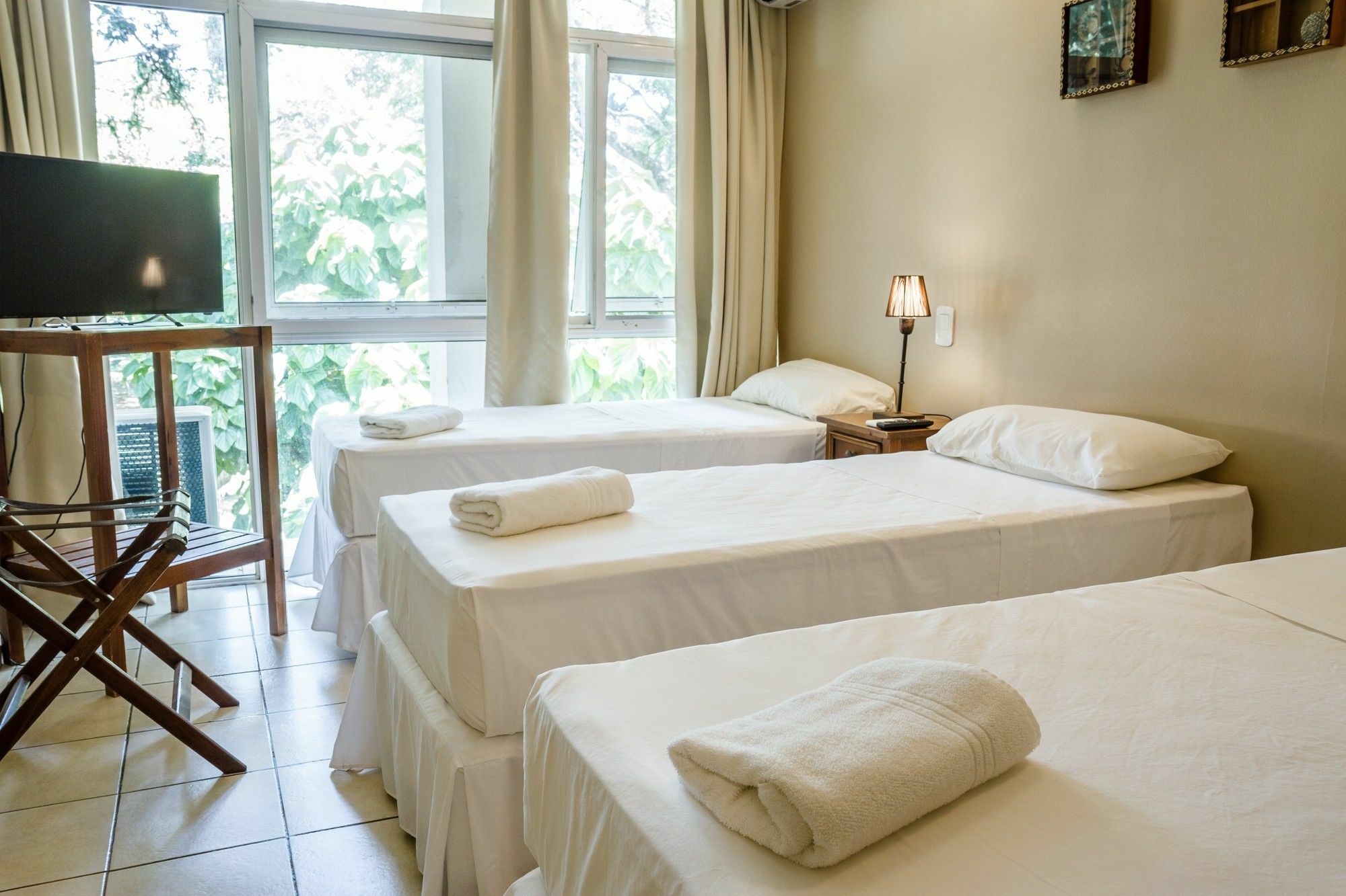 Tangoinn Club Iguazu Party Luxury Hostel ปูแอร์โตอีกวาซู ภายนอก รูปภาพ