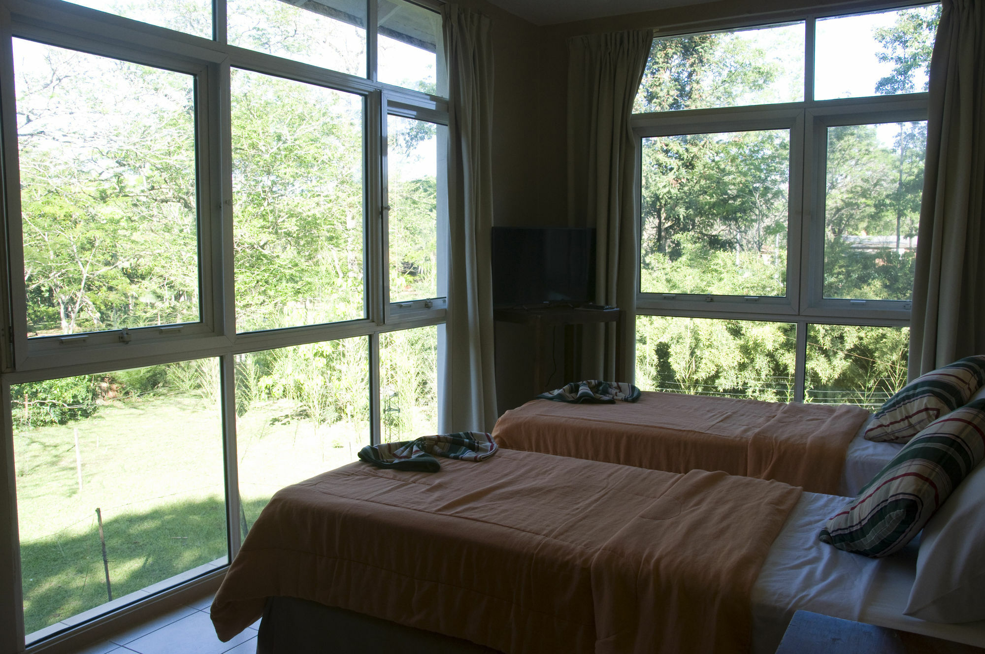 Tangoinn Club Iguazu Party Luxury Hostel ปูแอร์โตอีกวาซู ภายนอก รูปภาพ