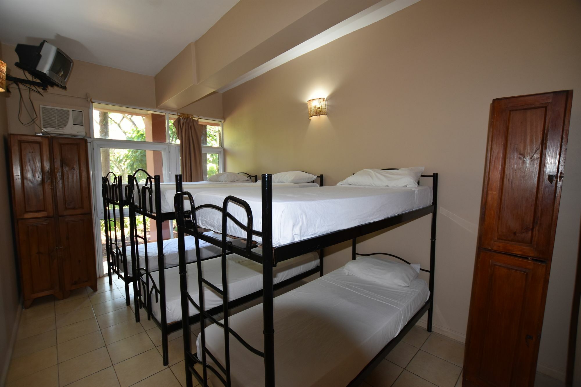 Tangoinn Club Iguazu Party Luxury Hostel ปูแอร์โตอีกวาซู ภายนอก รูปภาพ