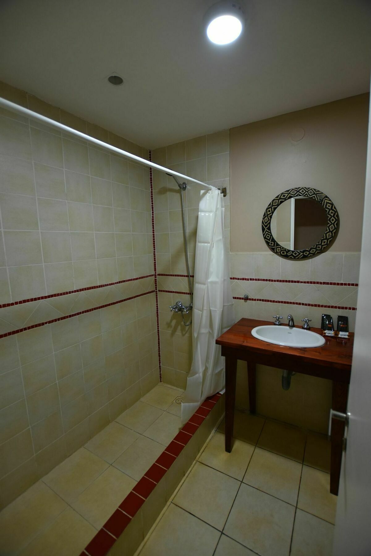 Tangoinn Club Iguazu Party Luxury Hostel ปูแอร์โตอีกวาซู ภายนอก รูปภาพ