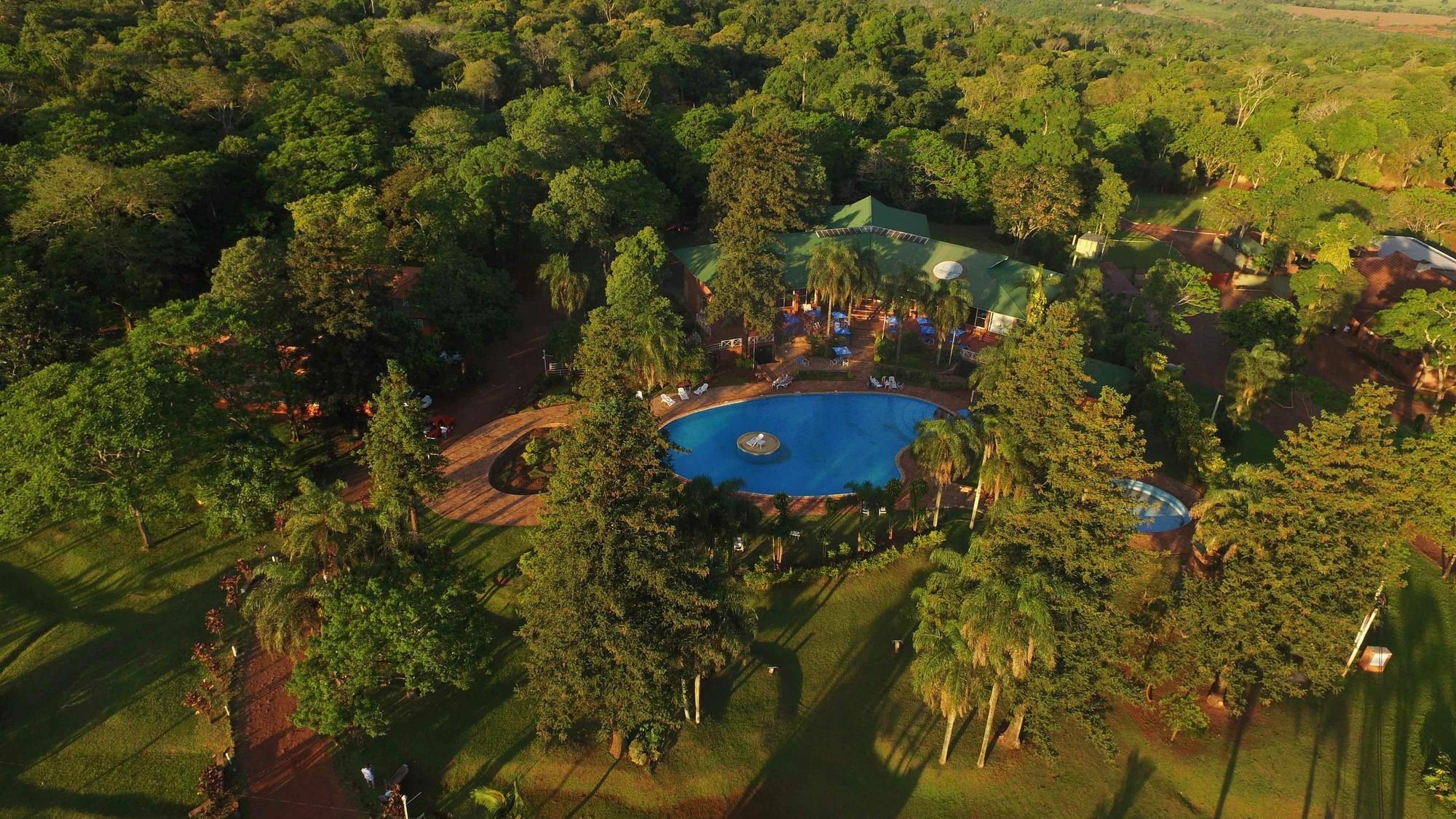 Tangoinn Club Iguazu Party Luxury Hostel ปูแอร์โตอีกวาซู ภายนอก รูปภาพ