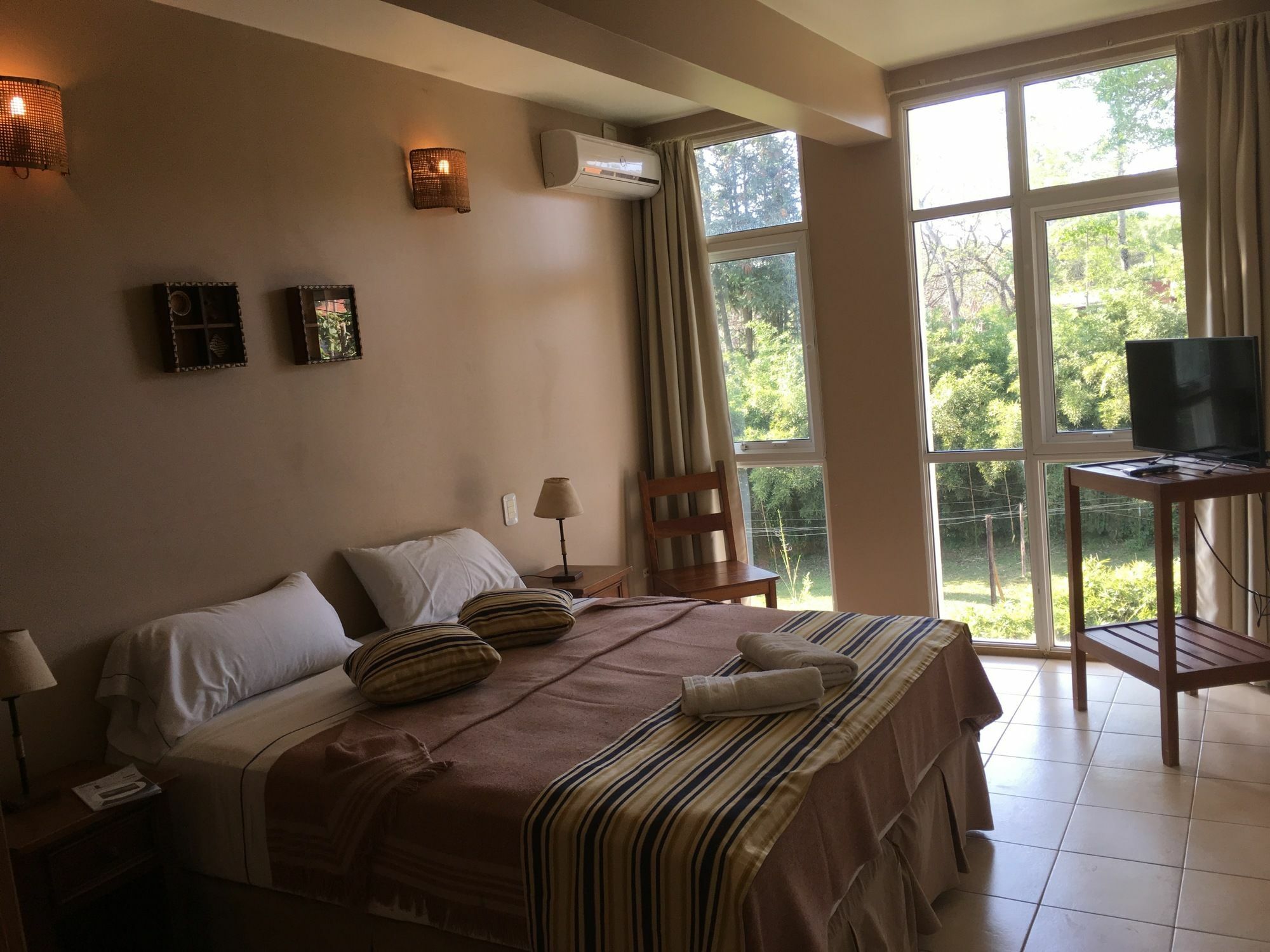 Tangoinn Club Iguazu Party Luxury Hostel ปูแอร์โตอีกวาซู ภายนอก รูปภาพ