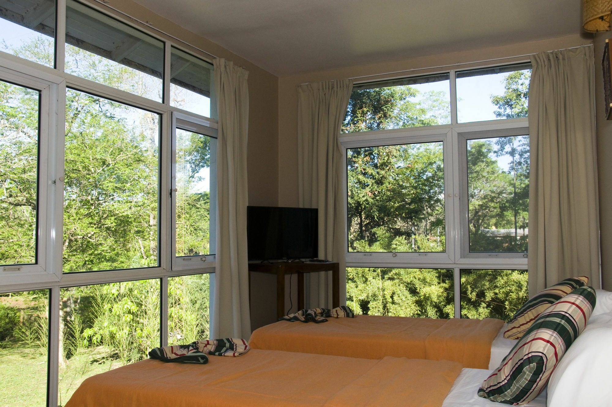 Tangoinn Club Iguazu Party Luxury Hostel ปูแอร์โตอีกวาซู ภายนอก รูปภาพ