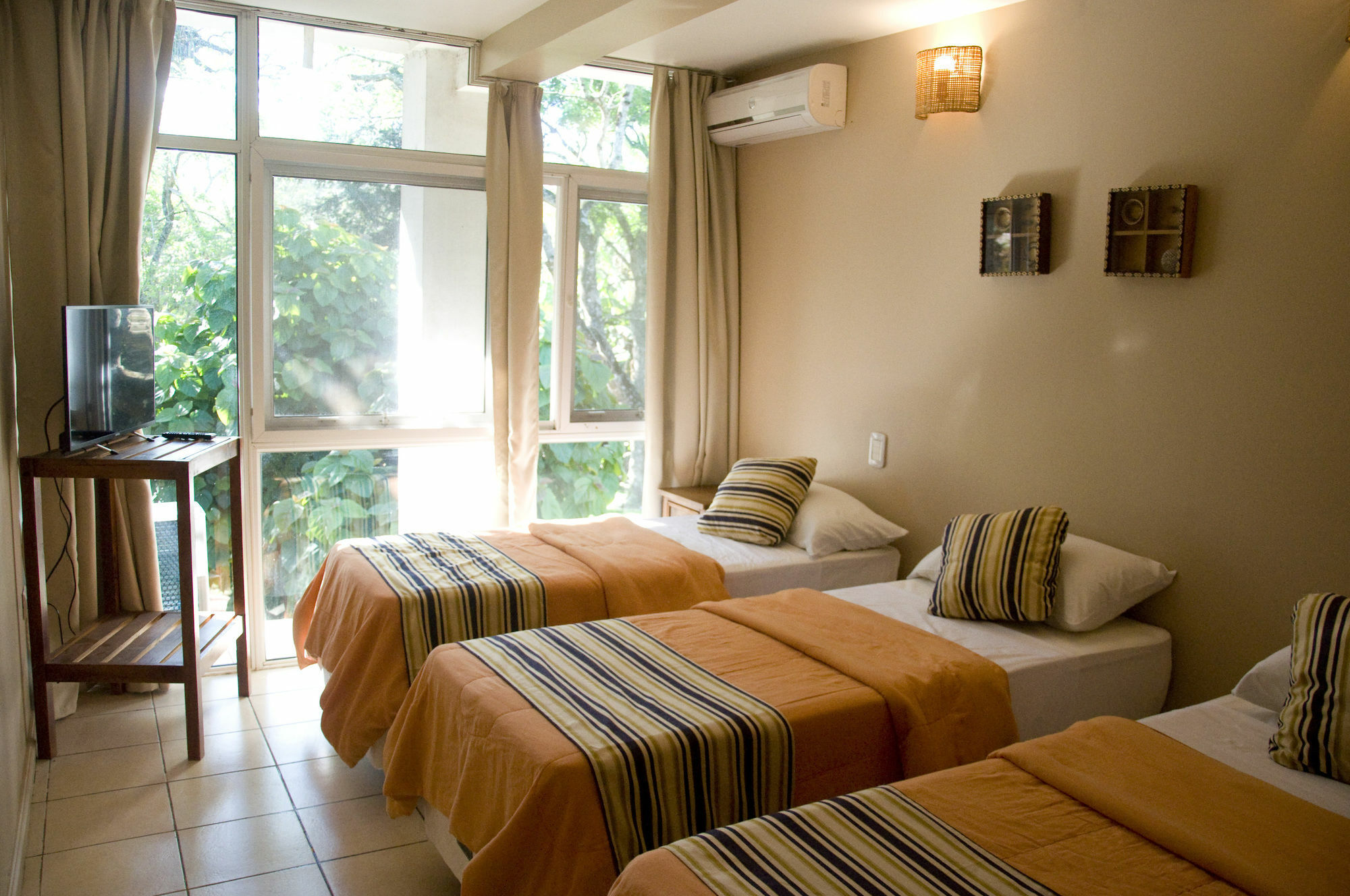 Tangoinn Club Iguazu Party Luxury Hostel ปูแอร์โตอีกวาซู ภายนอก รูปภาพ