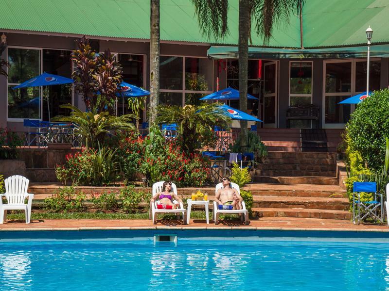 Tangoinn Club Iguazu Party Luxury Hostel ปูแอร์โตอีกวาซู ภายนอก รูปภาพ