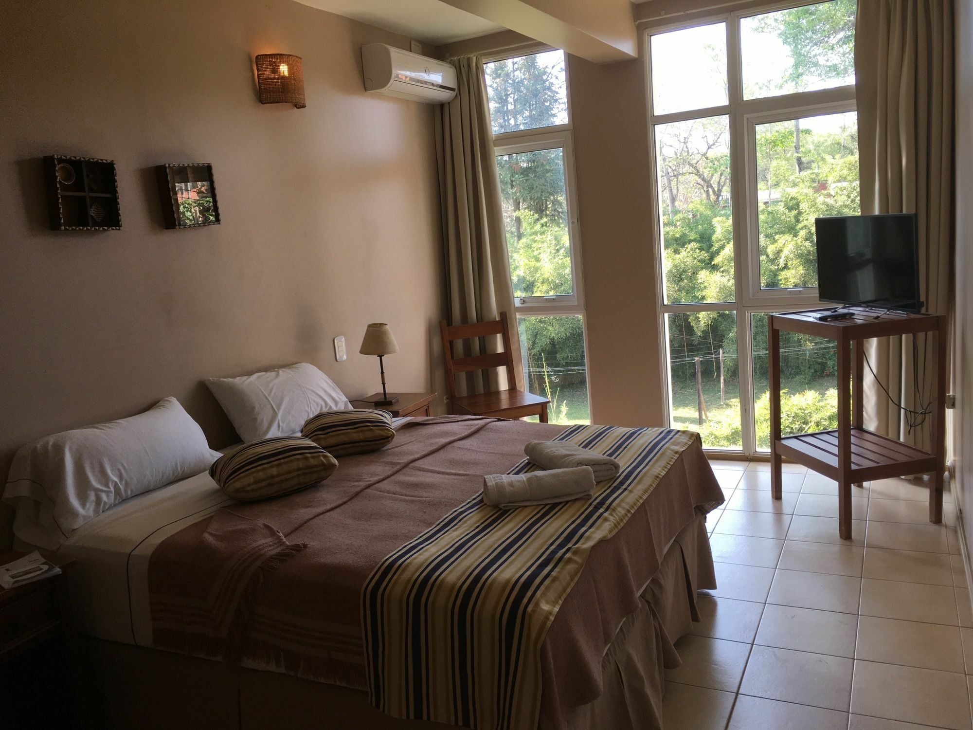 Tangoinn Club Iguazu Party Luxury Hostel ปูแอร์โตอีกวาซู ภายนอก รูปภาพ
