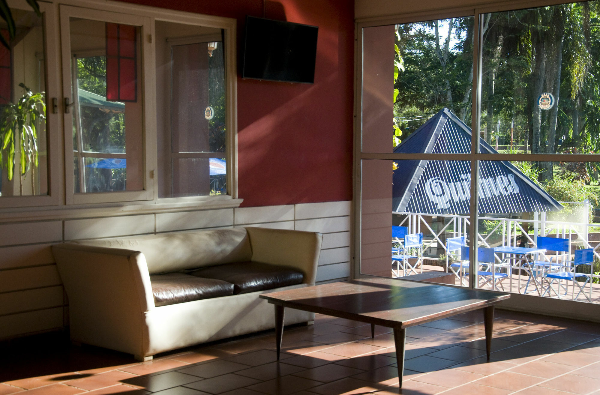 Tangoinn Club Iguazu Party Luxury Hostel ปูแอร์โตอีกวาซู ภายนอก รูปภาพ